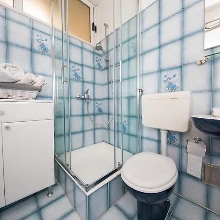 Lacroma Apartament *