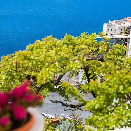 Apartament Lacroma *