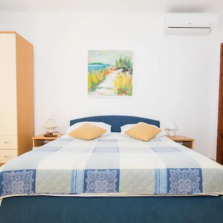 Apartment Lacroma *