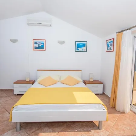 Apartment Lacroma *