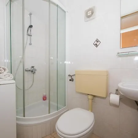 Lacroma Apartment