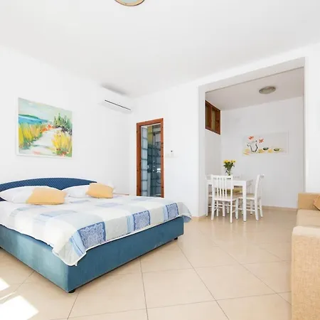 Lacroma Apartman