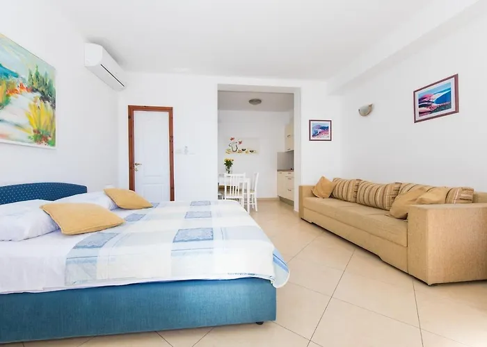 Lacroma Apartamento *