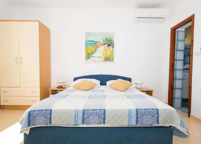Apartamento Lacroma *