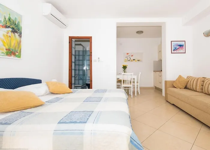 Lacroma Apartamento *