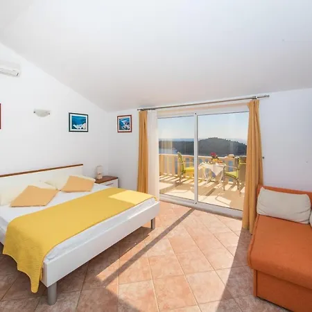 Lacroma Apartament *